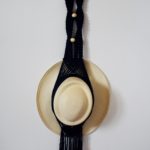 WIESZAK MAKRAMOWY NA KAPELUSZ